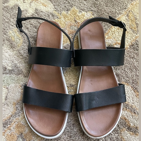 Rock & Candy Shoes - Women’s black sandals size 9